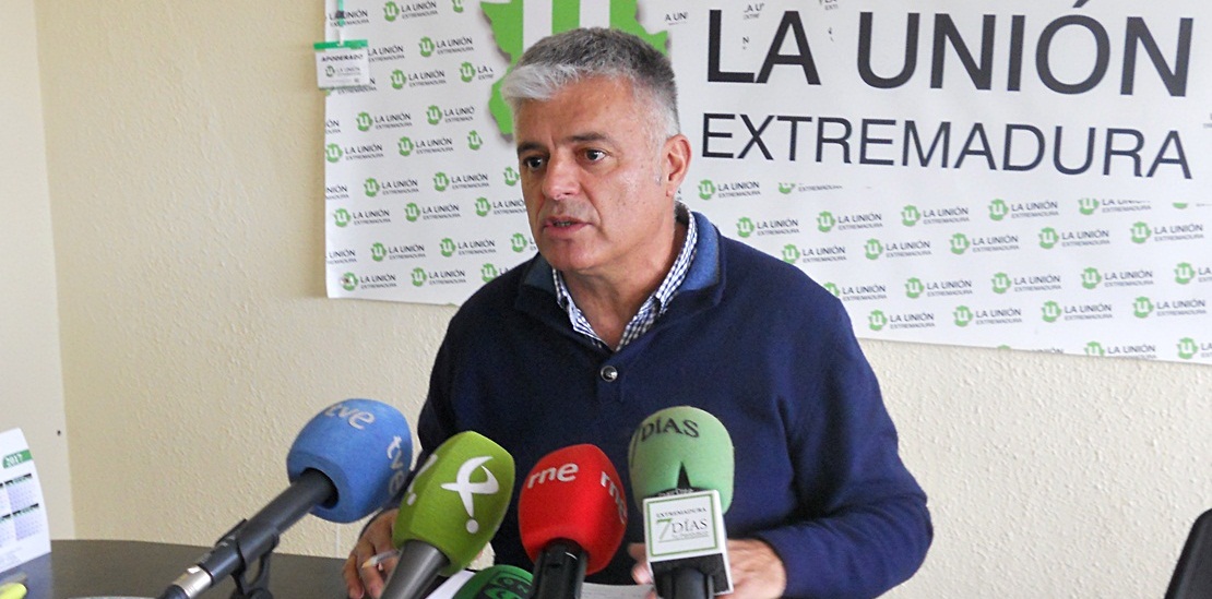 “La Junta de Extremadura quiere aniquilar el sector caprino”