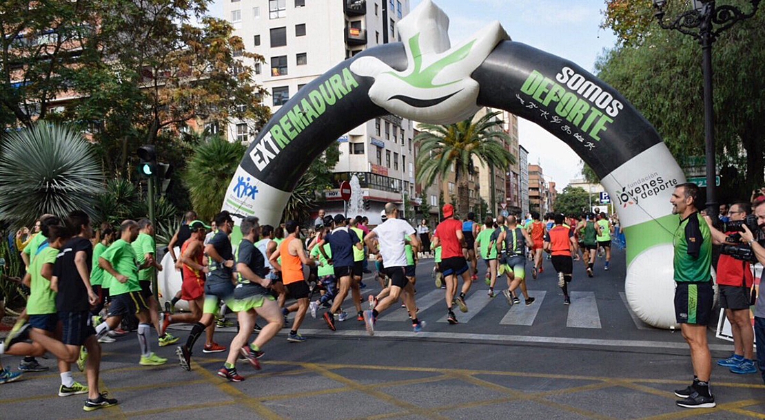 300 participantes inundan las calles cacereñas de solidaridad