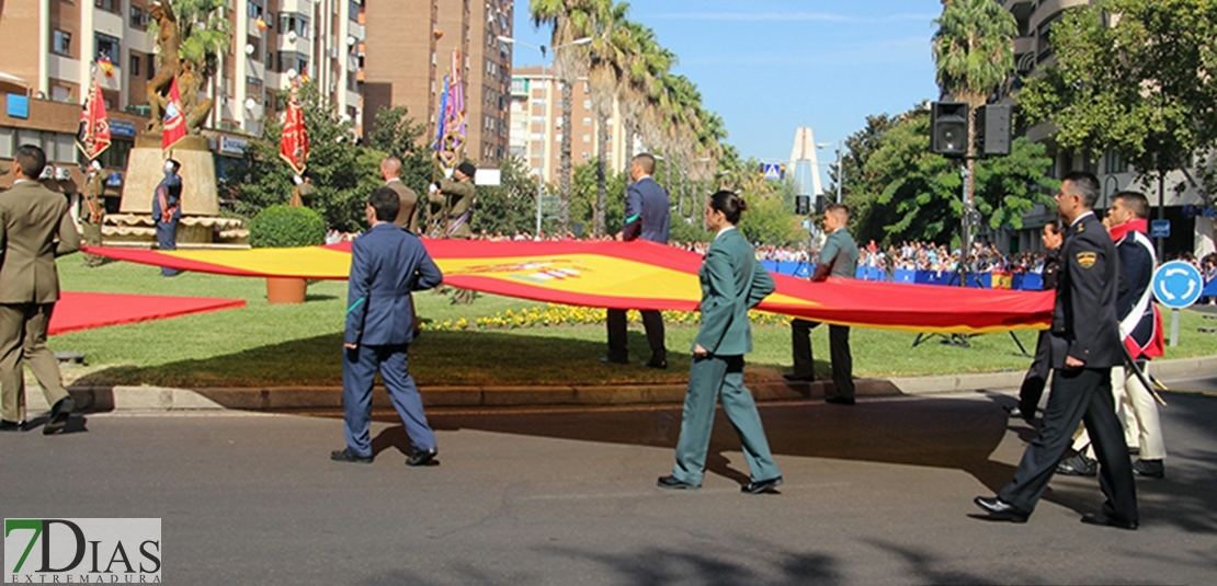 Salto de 1000 metros para festejar el Día de la Fiesta Nacional en Badajoz