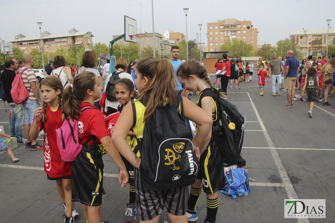 Imágenes del baloncesto solidario 3x3 en Badajoz