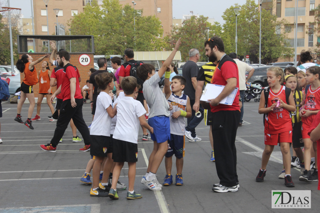 Imágenes del baloncesto solidario 3x3 en Badajoz