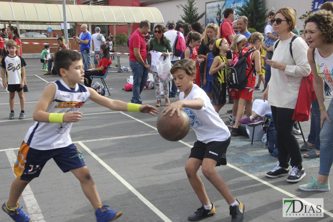 Imágenes del baloncesto solidario 3x3 en Badajoz