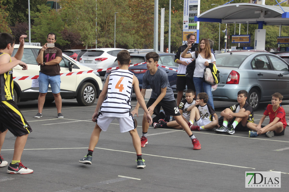 Imágenes del baloncesto solidario 3x3 en Badajoz