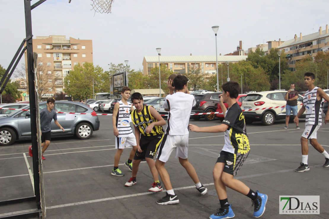 Imágenes del baloncesto solidario 3x3 en Badajoz