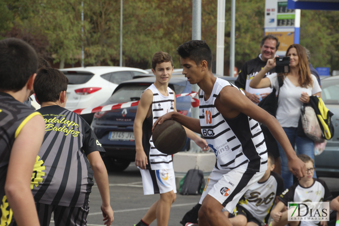 Imágenes del baloncesto solidario 3x3 en Badajoz