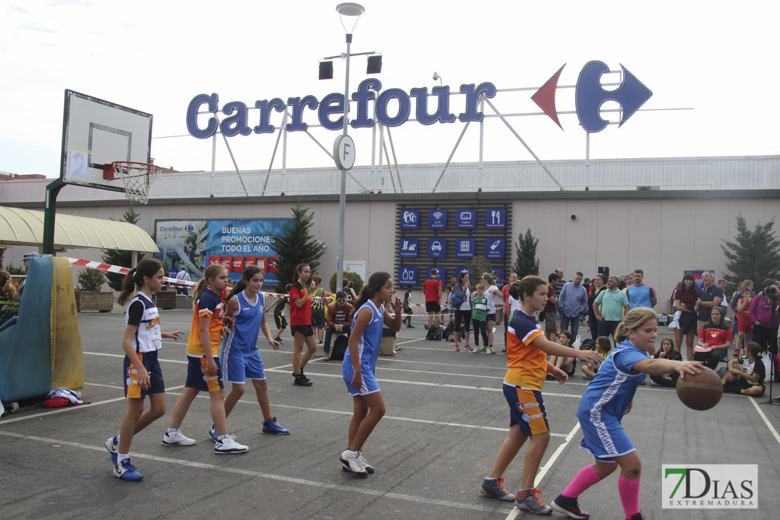 Imágenes del baloncesto solidario 3x3 en Badajoz