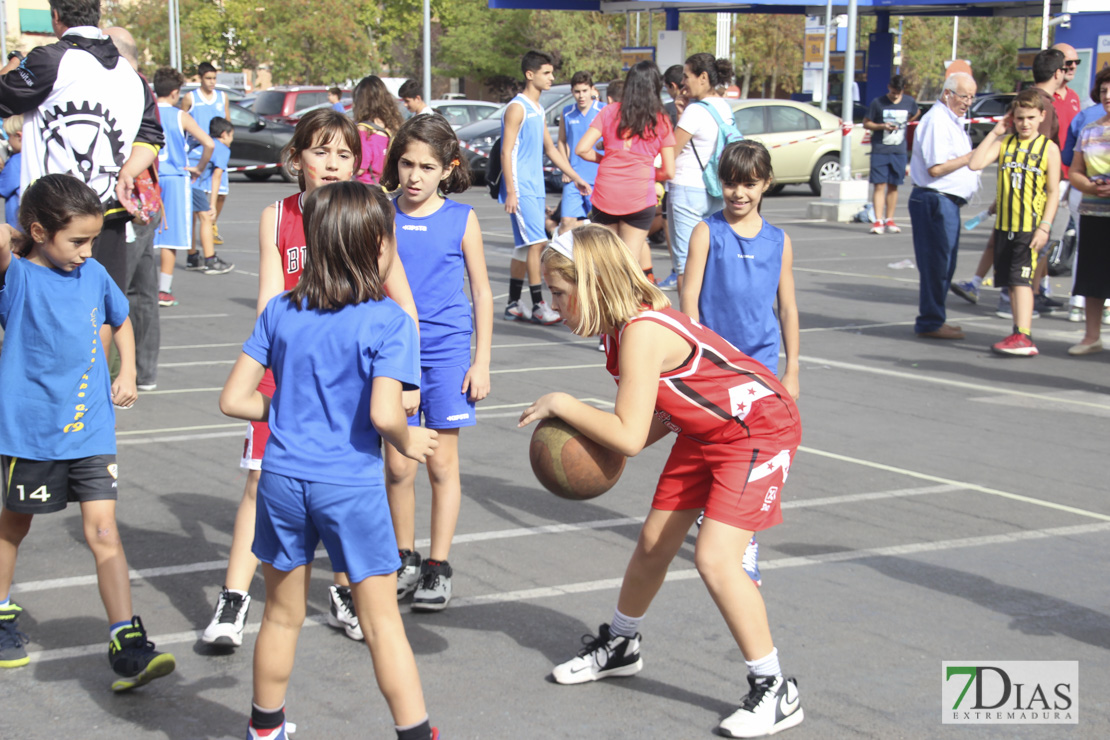 Imágenes del baloncesto solidario 3x3 en Badajoz