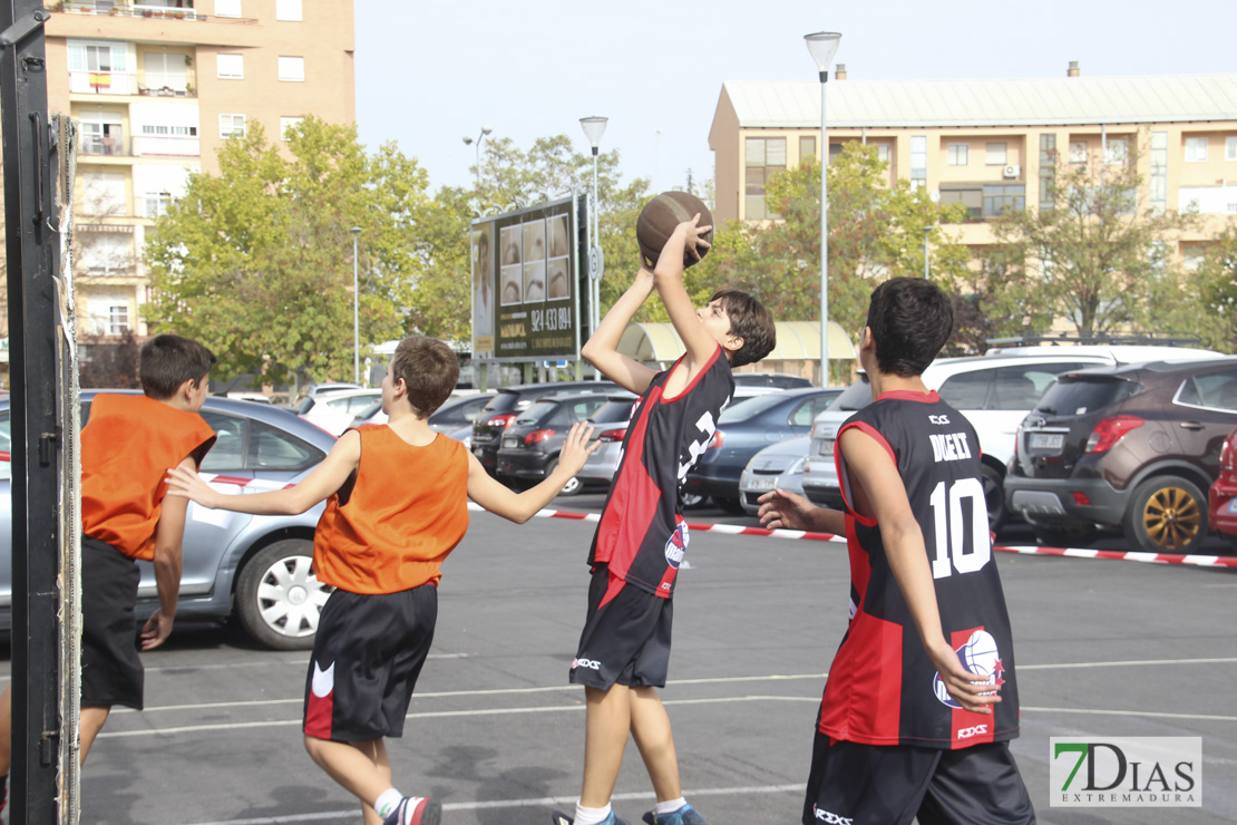 Imágenes del baloncesto solidario 3x3 en Badajoz