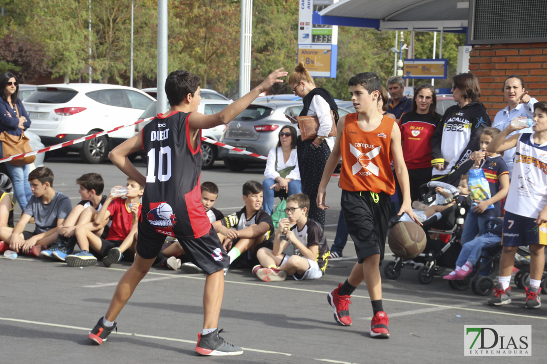 Imágenes del baloncesto solidario 3x3 en Badajoz