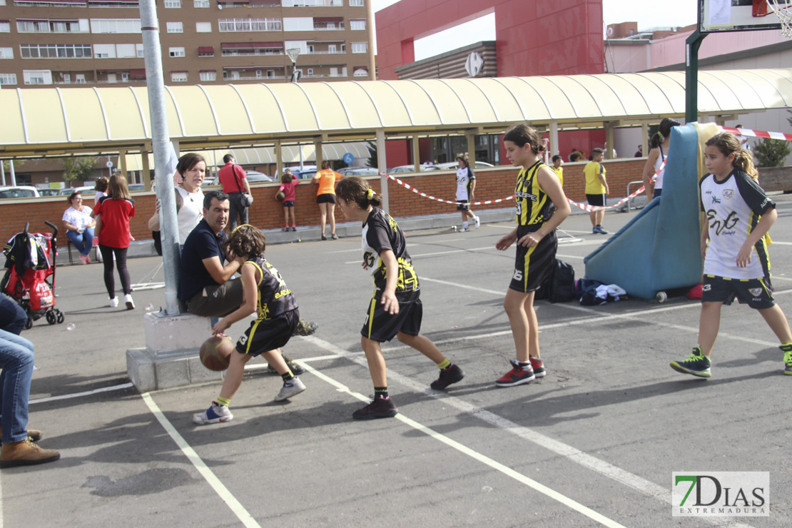 Imágenes del baloncesto solidario 3x3 en Badajoz