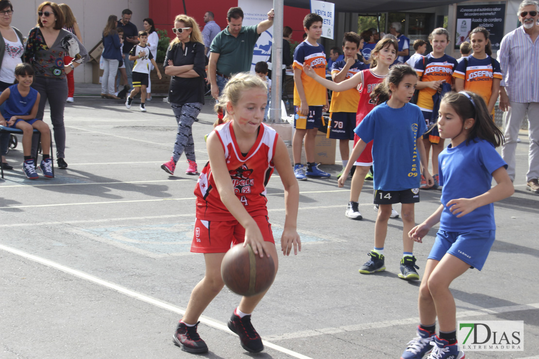 Imágenes del baloncesto solidario 3x3 en Badajoz