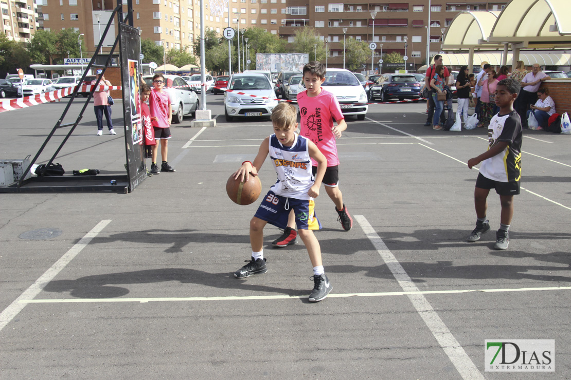 Imágenes del baloncesto solidario 3x3 en Badajoz