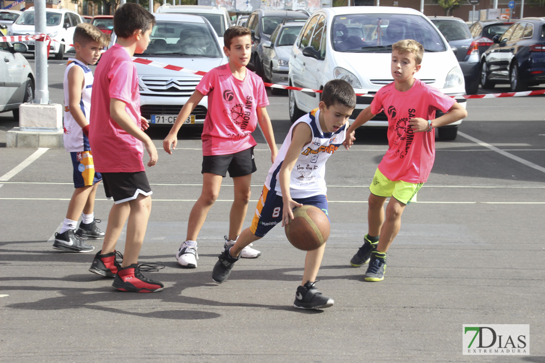 Imágenes del baloncesto solidario 3x3 en Badajoz