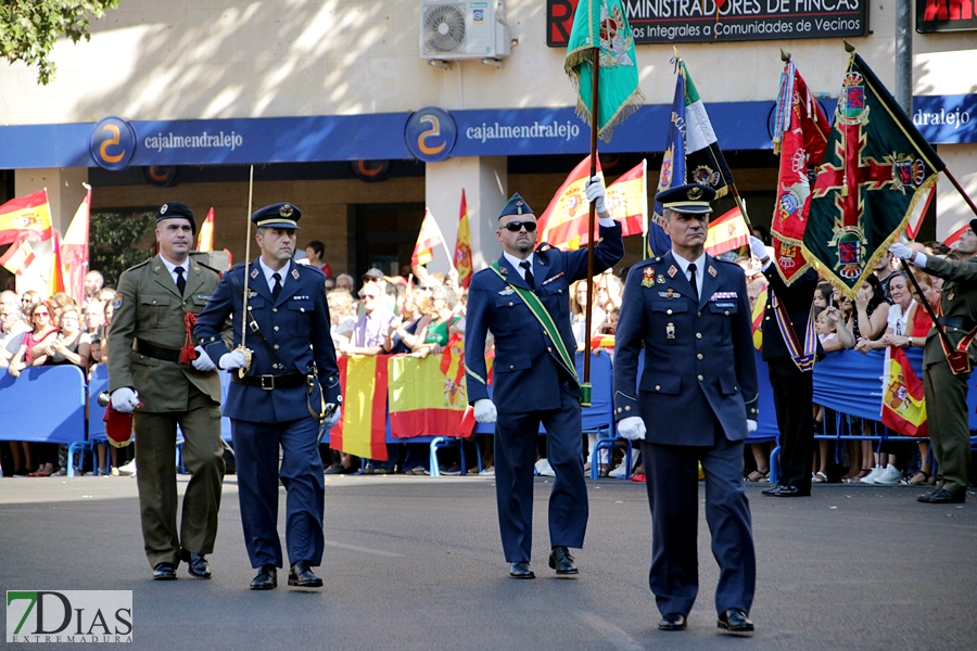 Multitud de pacenses celebran el día de la Fiesta Nacional en Badajoz