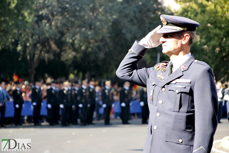 Multitud de pacenses celebran el día de la Fiesta Nacional en Badajoz