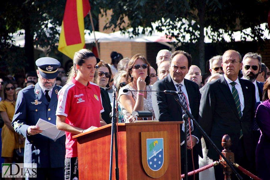 Multitud de pacenses celebran el día de la Fiesta Nacional en Badajoz