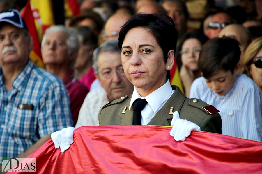 Multitud de pacenses celebran el día de la Fiesta Nacional en Badajoz