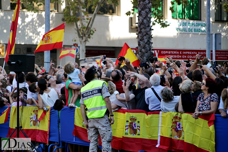 Multitud de pacenses celebran el día de la Fiesta Nacional en Badajoz