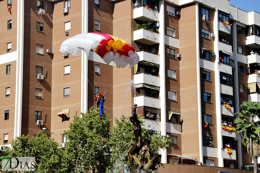 Multitud de pacenses celebran el día de la Fiesta Nacional en Badajoz