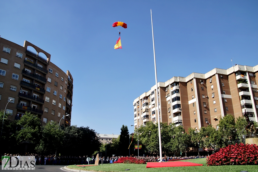 Multitud de pacenses celebran el día de la Fiesta Nacional en Badajoz