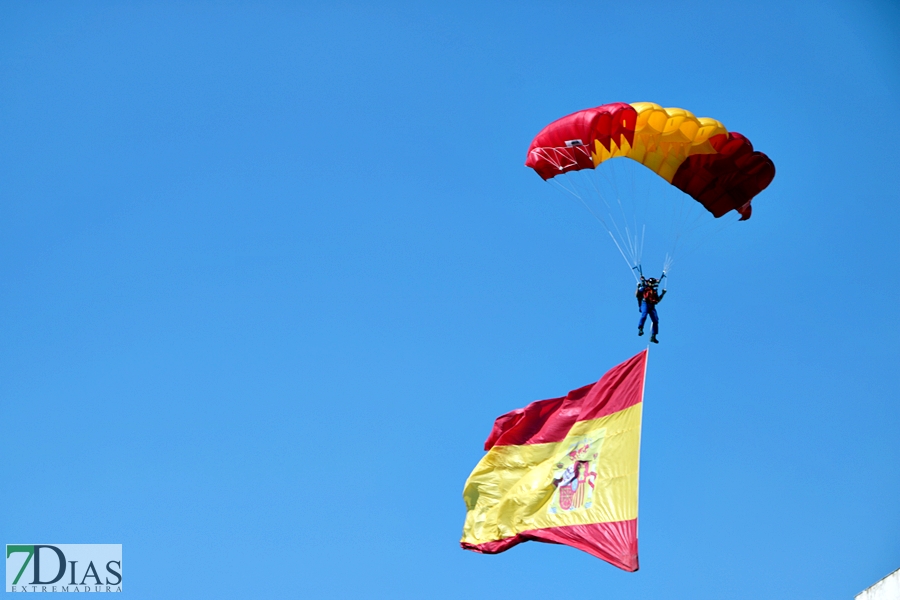 Multitud de pacenses celebran el día de la Fiesta Nacional en Badajoz