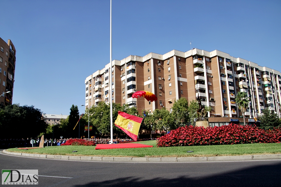 Multitud de pacenses celebran el día de la Fiesta Nacional en Badajoz