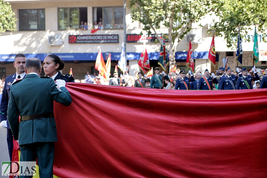 Multitud de pacenses celebran el día de la Fiesta Nacional en Badajoz