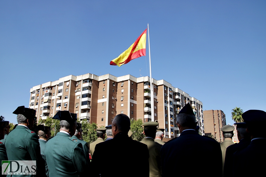 Multitud de pacenses celebran el día de la Fiesta Nacional en Badajoz