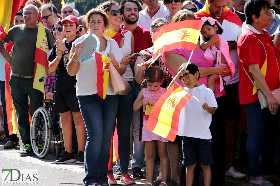 Multitud de pacenses celebran el día de la Fiesta Nacional en Badajoz