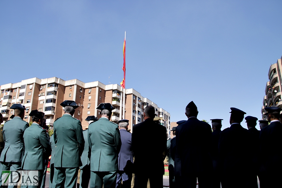 Multitud de pacenses celebran el día de la Fiesta Nacional en Badajoz