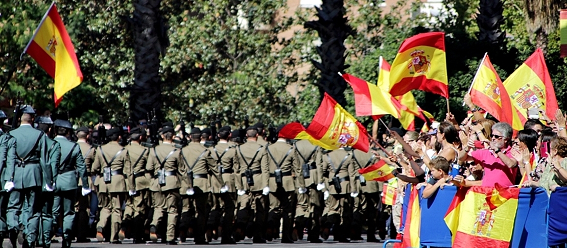 Paracaidistas, desfiles y aviones en Badajoz