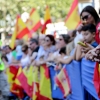 Multitud de pacenses celebran el día de la Fiesta Nacional en Badajoz