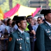 Multitud de pacenses celebran el día de la Fiesta Nacional en Badajoz