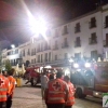 Un incendio sorprende a los viandantes de la Plaza Mayor de Cáceres