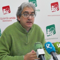 IU: “Vara echa a la calle a los trabajadores del transporte sanitario”