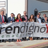 Autoridades se concentran por &quot;Un tren digno ya&quot; para Extremadura