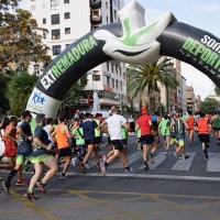 300 participantes inundan las calles cacereñas de solidaridad