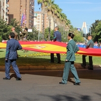 Salto de 1000 metros para festejar el Día de la Fiesta Nacional en Badajoz