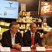 Carrefour y Ternera de Extremadura renuevan acuerdo de colaboración