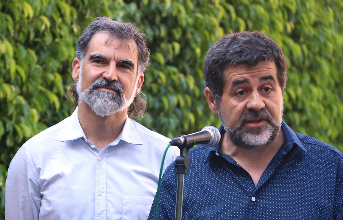 Los independentistas Sánchez y Cuixart ingresan en prisión