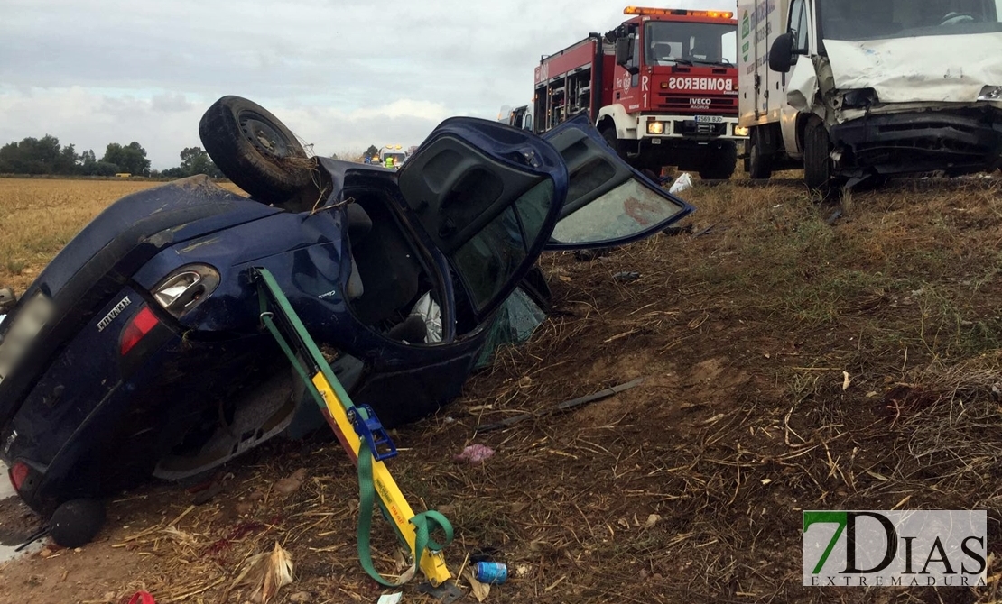 Tres fallecidos en una colisión en la EX-209 (Badajoz)