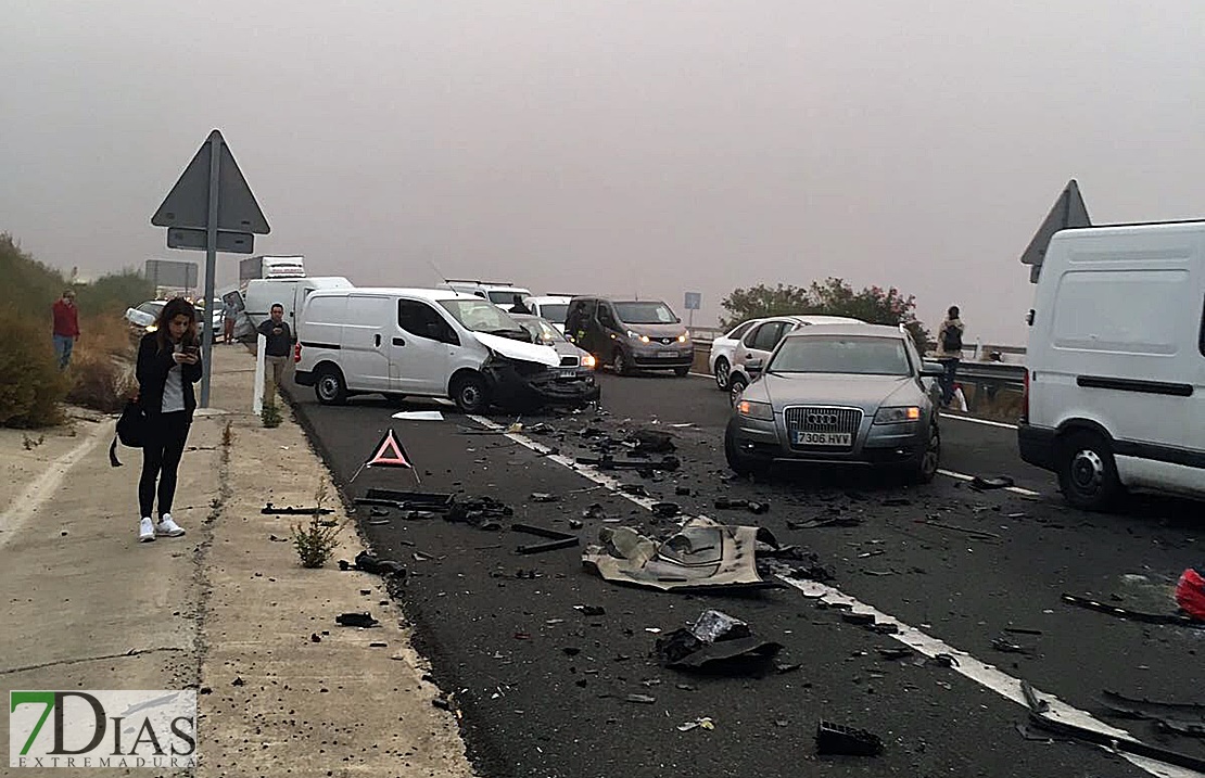 45 vehículos implicados en un accidente múltiple en la provincia de Cáceres