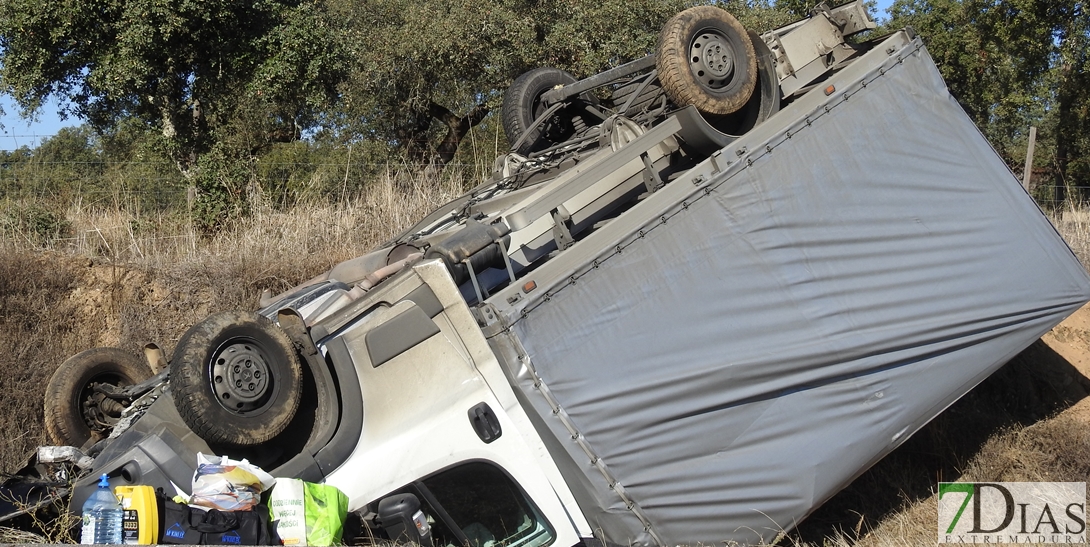 Salva su vida de milagro en la carretera Cáceres-Badajoz