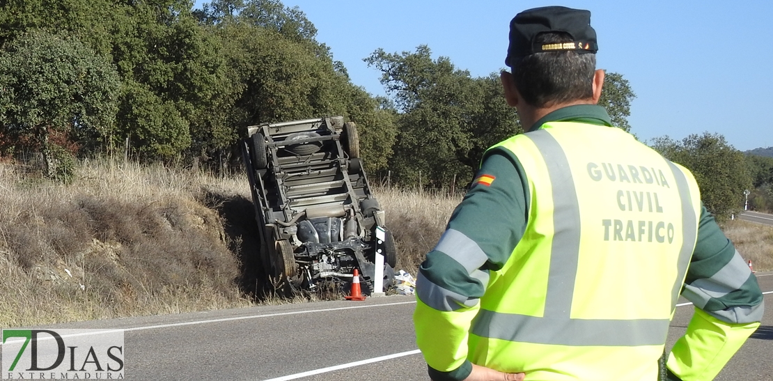 Salva su vida de milagro en la carretera Cáceres-Badajoz