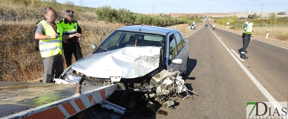 Brutal colisión en la Carretera de Olivenza