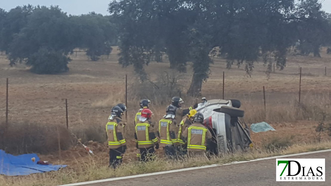 Los Bomberos excarcelan a una mujer en la Carretera de Valverde