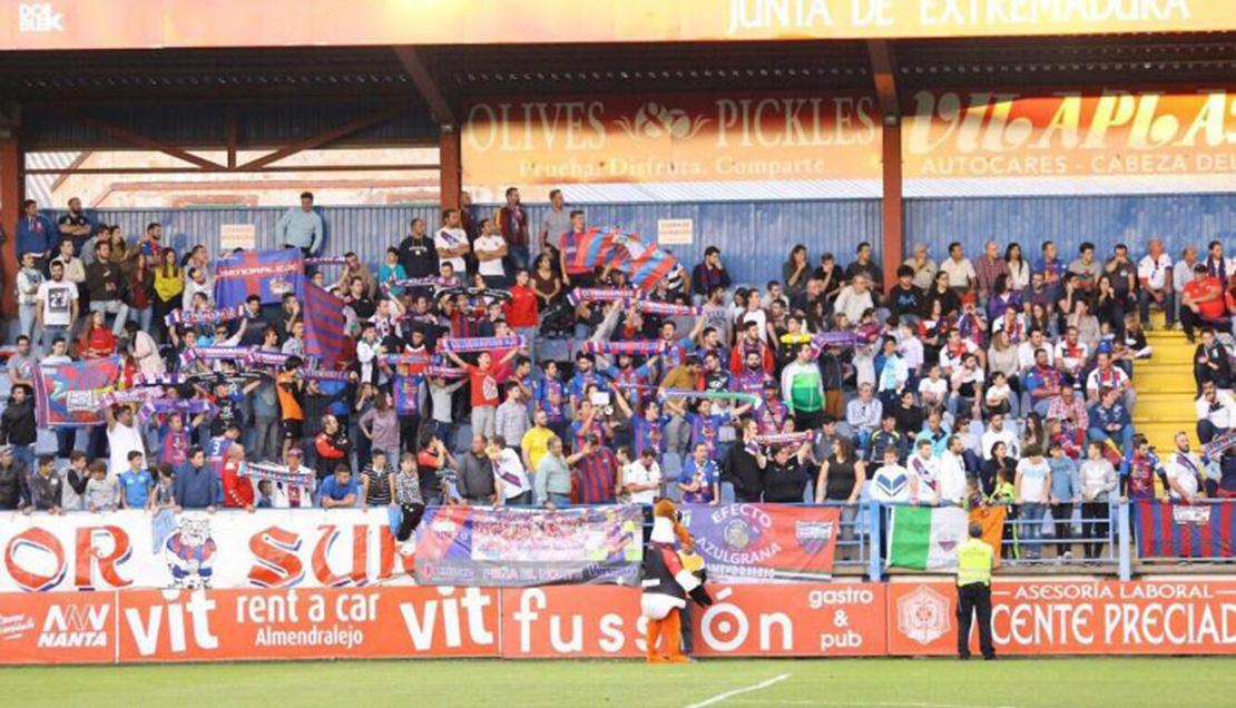 El Extremadura declara los derbis con el Badajoz y Mérida como días del club