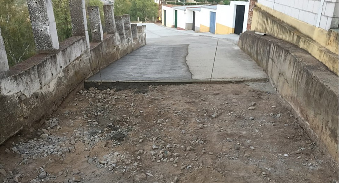 Lobón da comienzo a las obras en Calle Paloma y en la piscina