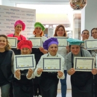 Varias emeritenses finalizan su formación en ‘Carnicería y Snack’ del programa Clara