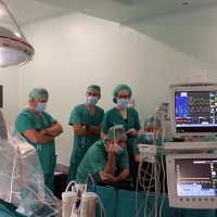 Realizan el primer implante en Extremadura de un estimulador cerebral para tratar el Parkinson